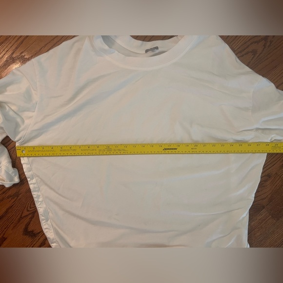 PJ Harlow Taylor French Terry Crew Neck Sweatshirt
Color: Pearl
Size: L - Picture 8 of 9